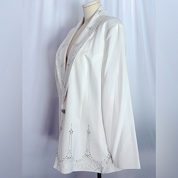 BEU Marc International Blazer with Intricate Beading and Notched Lapels (861) - Picture 5 of 15